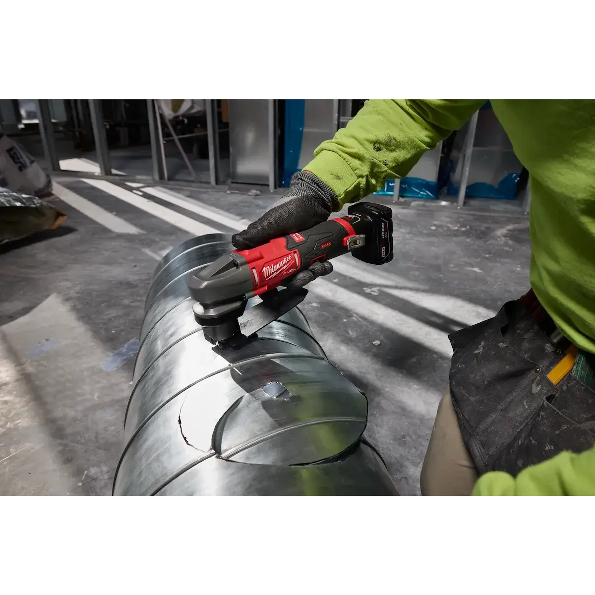 Worker cutting a spiral duct with the M12 FUEL scroll shear